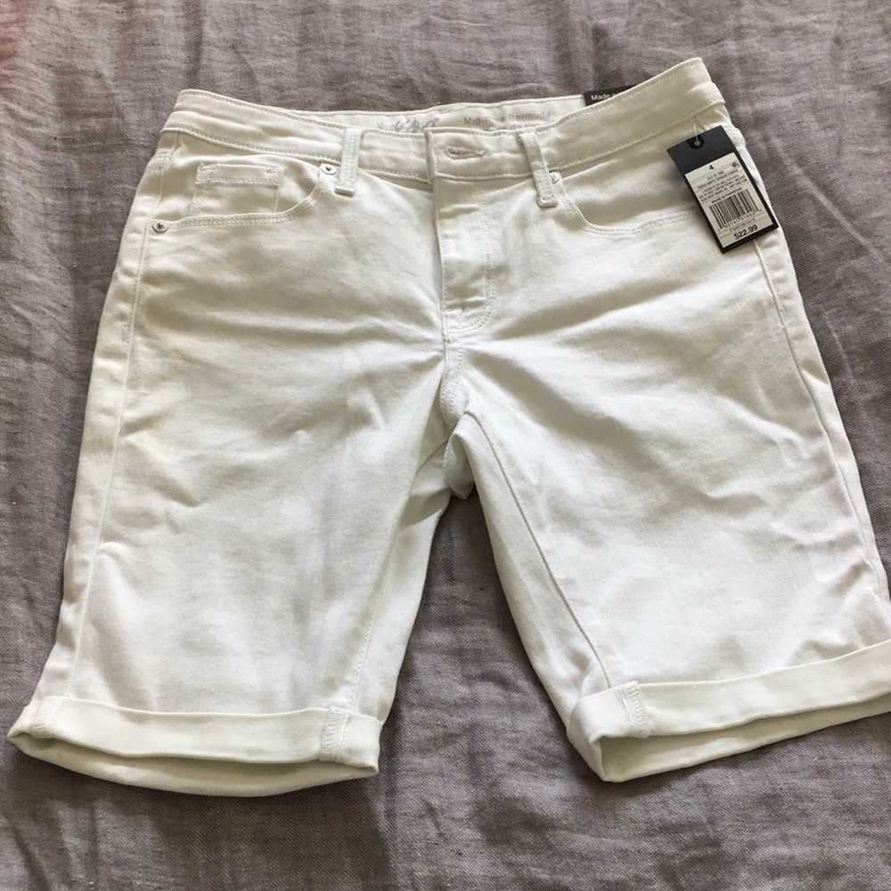 White denim Bermuda shorts with stretch